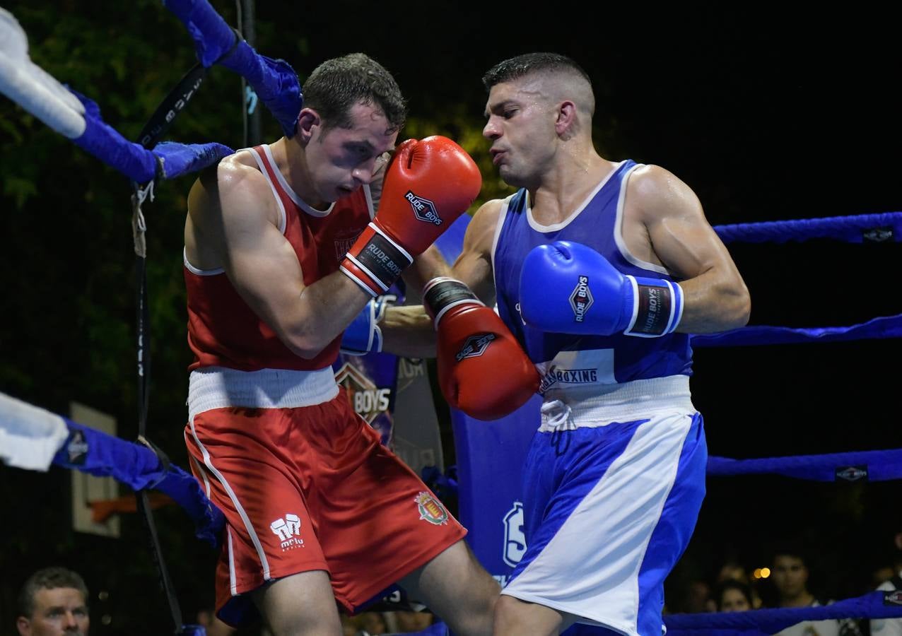 Numeroso público siguió los combates en el cuadrilátero instalado en al Acera de Recoletos.