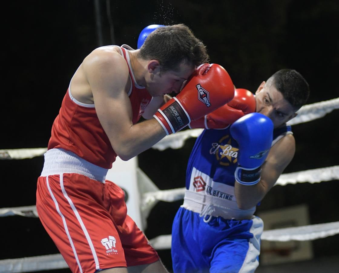 Numeroso público siguió los combates en el cuadrilátero instalado en al Acera de Recoletos.