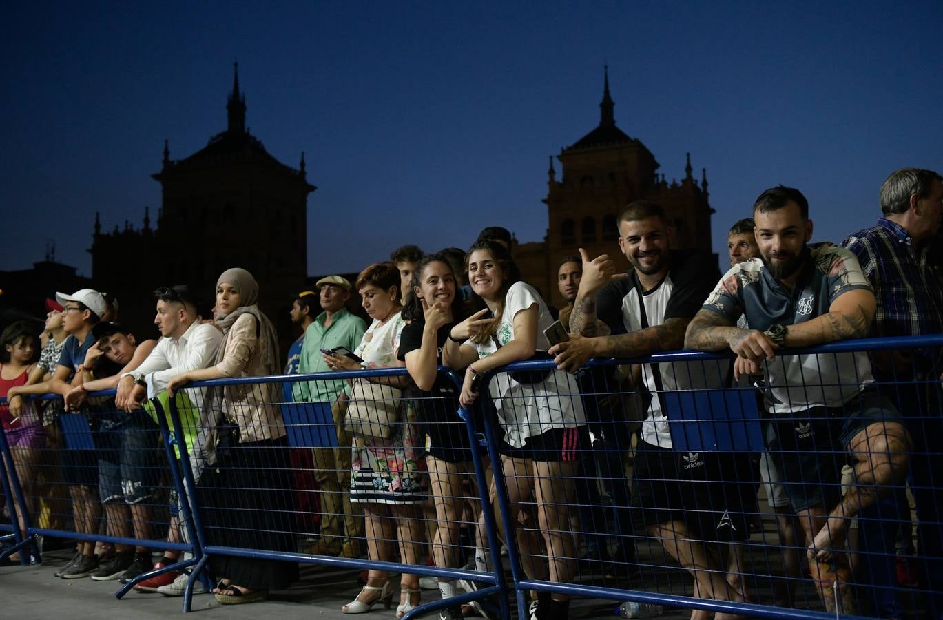 Numeroso público siguió los combates en el cuadrilátero instalado en al Acera de Recoletos.