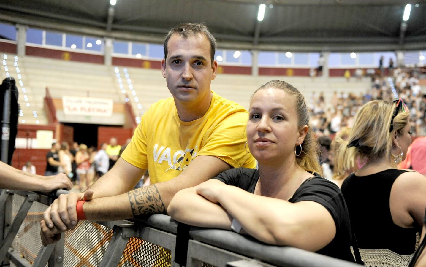 Más de 3.000 personas se dieron cita en la plaza de toros de La Flecha para cantar los mejores temas del repertorio del artista puertorriqueño 