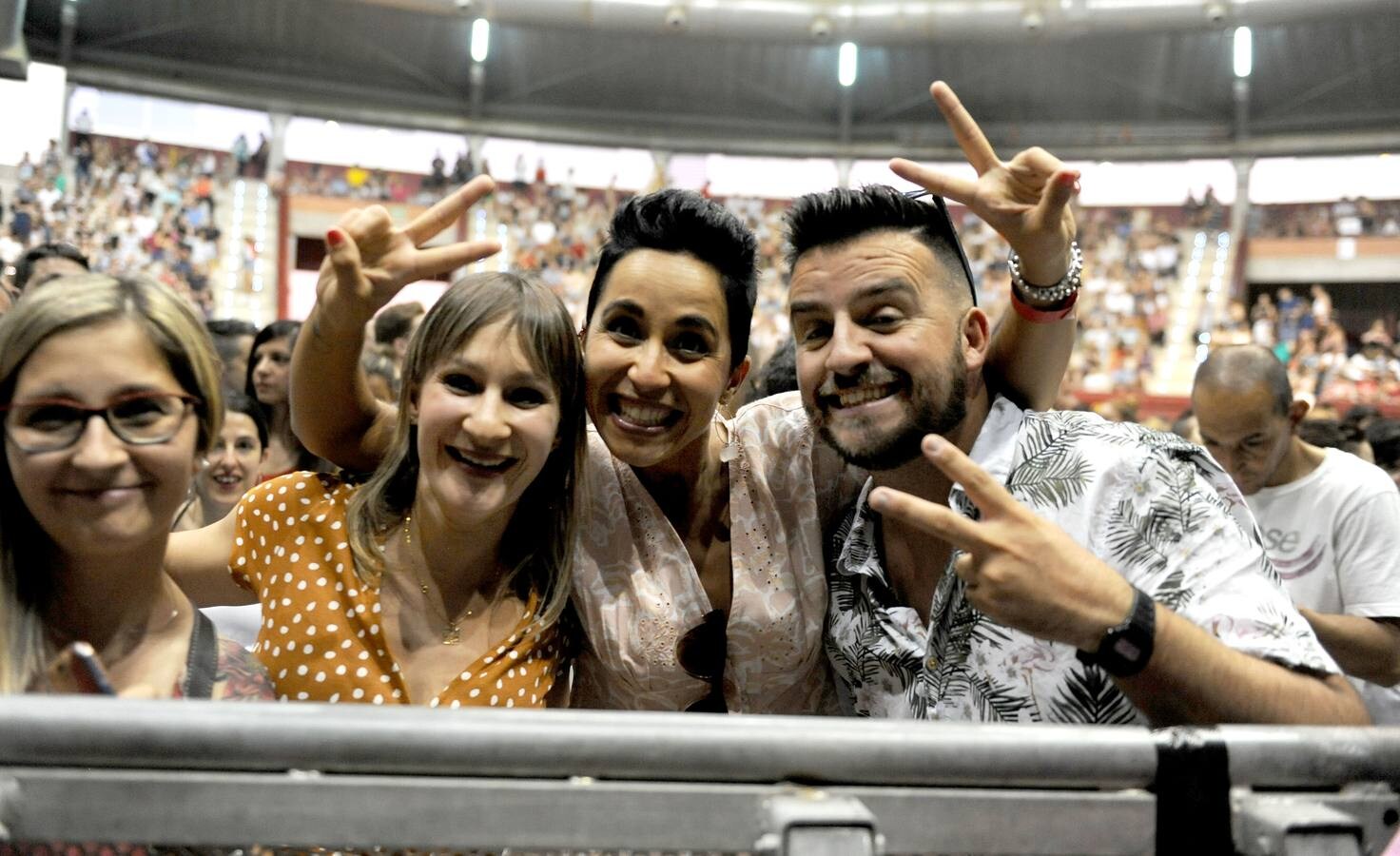 Más de 3.000 personas se dieron cita en la plaza de toros de La Flecha para cantar los mejores temas del repertorio del artista puertorriqueño 