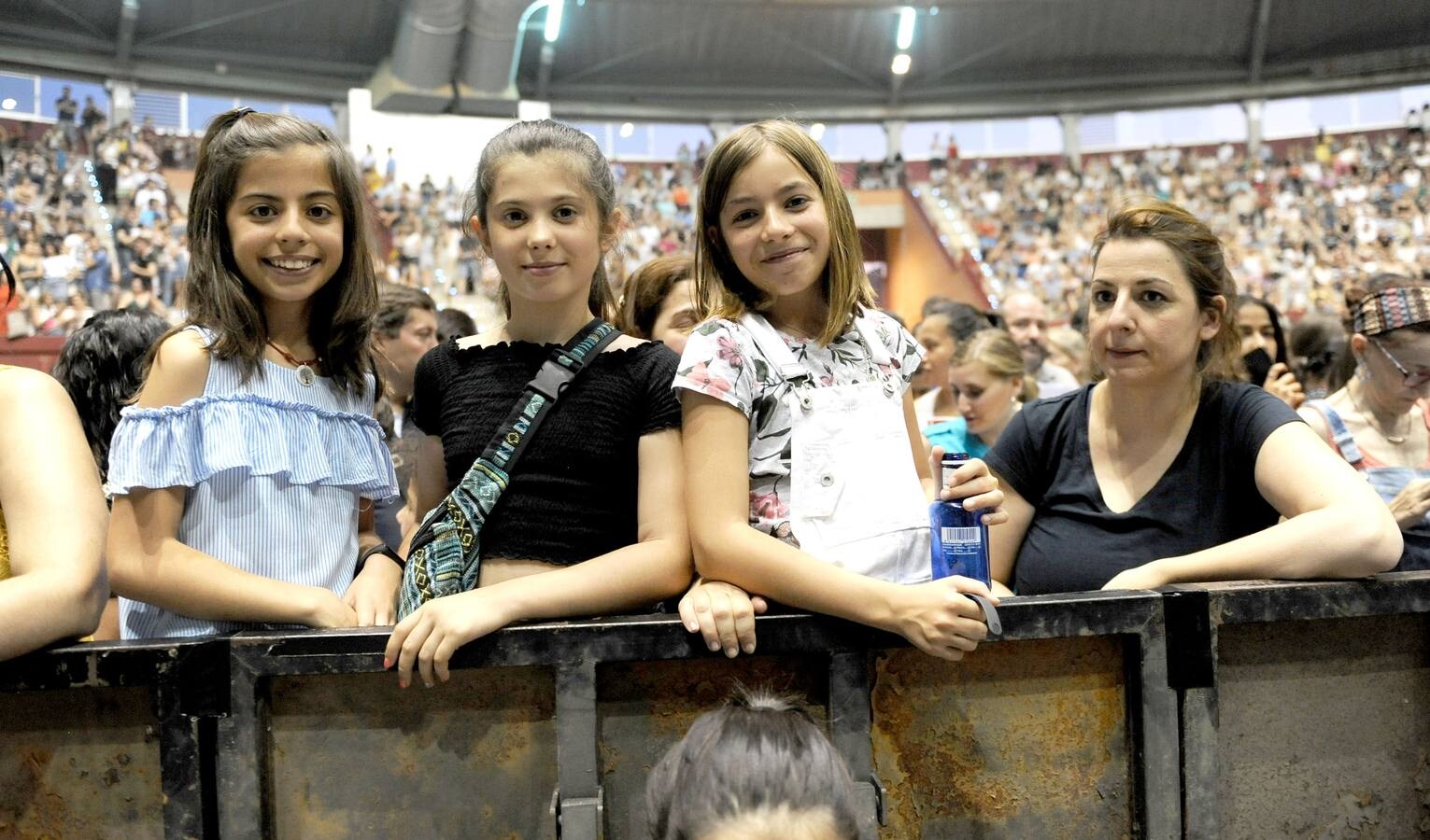 Más de 3.000 personas se dieron cita en la plaza de toros de La Flecha para cantar los mejores temas del repertorio del artista puertorriqueño 