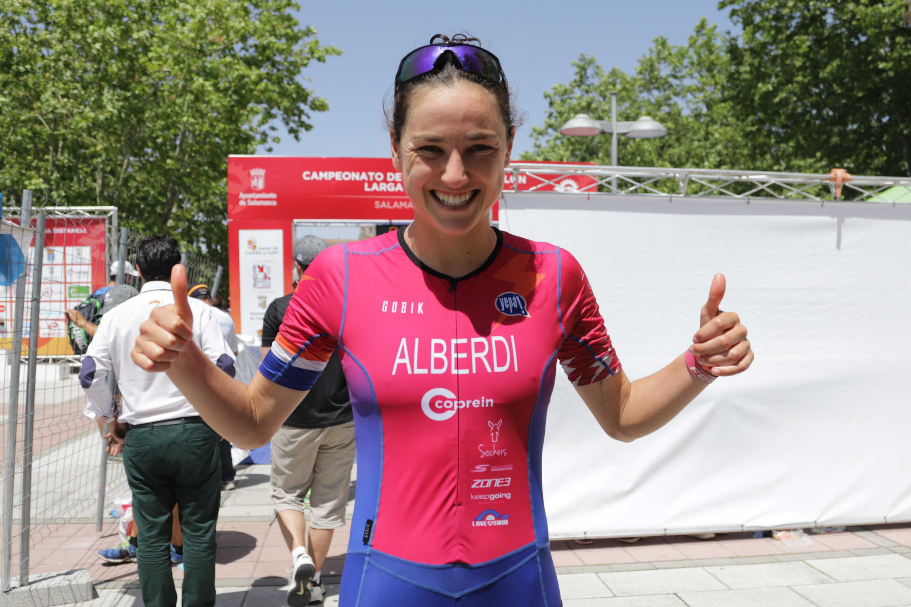 El triatleta catalán Cesc Godoy y la vasca Helene Alberdi se han proclamado como nuevos campeones en un Nacional en el que intenso calor ha sido uno de los grandes protagonistas