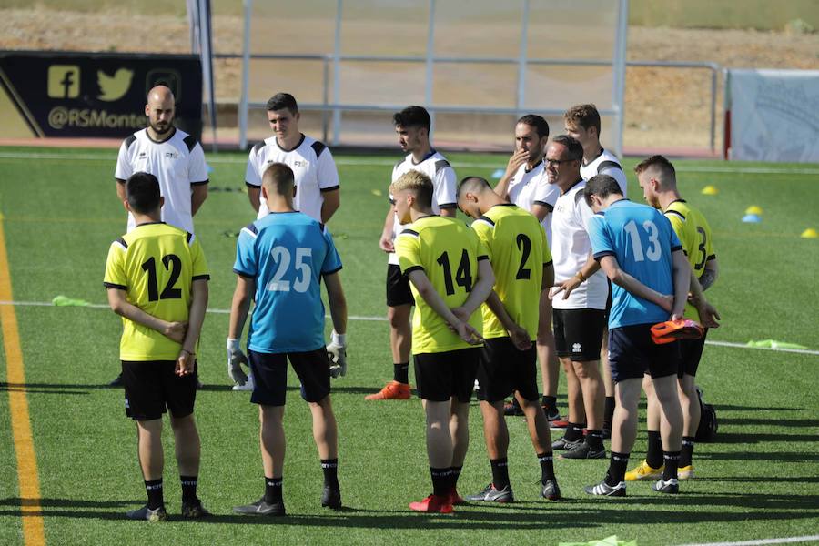 El concurso para que jóvenes jugadores intenten ganarse un hueco en el fútbol semiprofesional ha arrancado hoy en Salamanca.