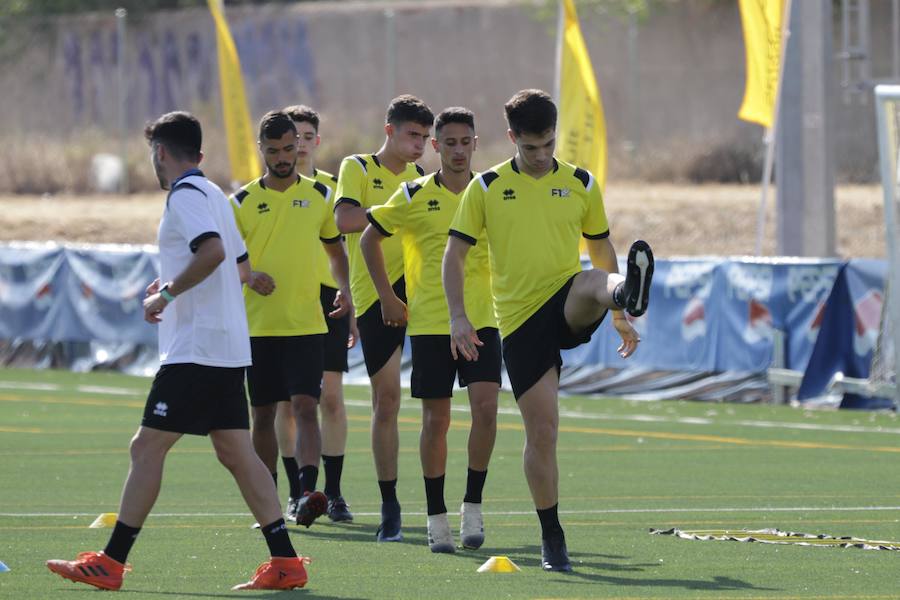 El concurso para que jóvenes jugadores intenten ganarse un hueco en el fútbol semiprofesional ha arrancado hoy en Salamanca.