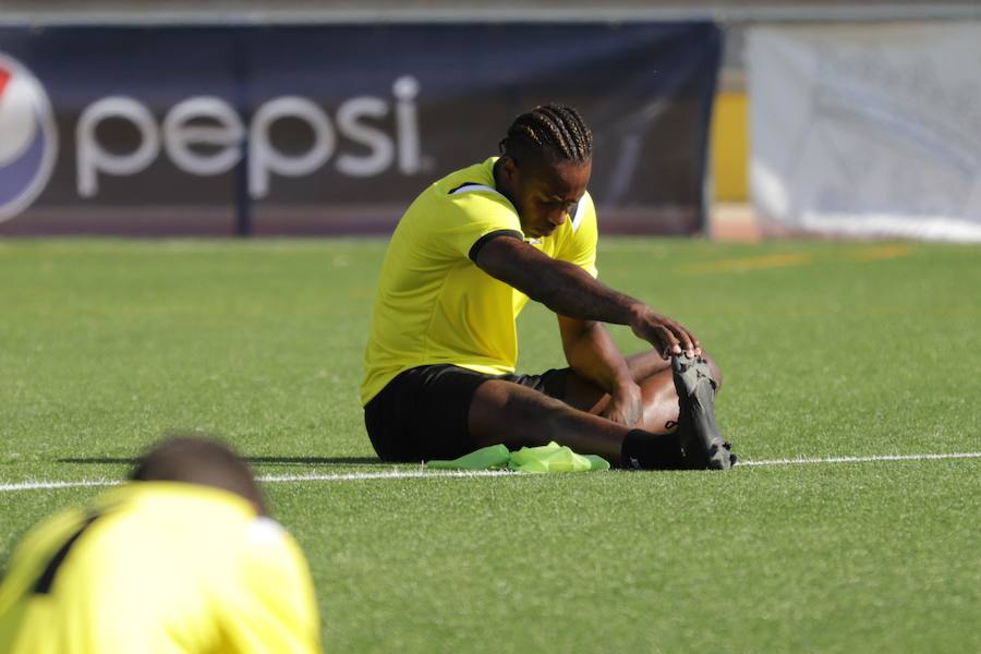 El concurso para que jóvenes jugadores intenten ganarse un hueco en el fútbol semiprofesional ha arrancado hoy en Salamanca.