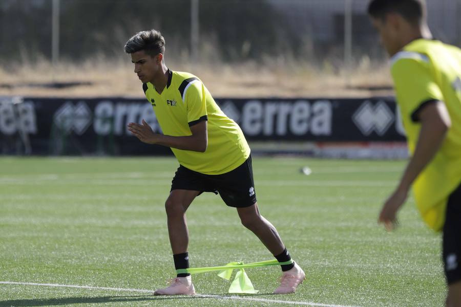 El concurso para que jóvenes jugadores intenten ganarse un hueco en el fútbol semiprofesional ha arrancado hoy en Salamanca.