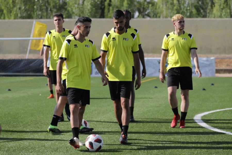 El concurso para que jóvenes jugadores intenten ganarse un hueco en el fútbol semiprofesional ha arrancado hoy en Salamanca.