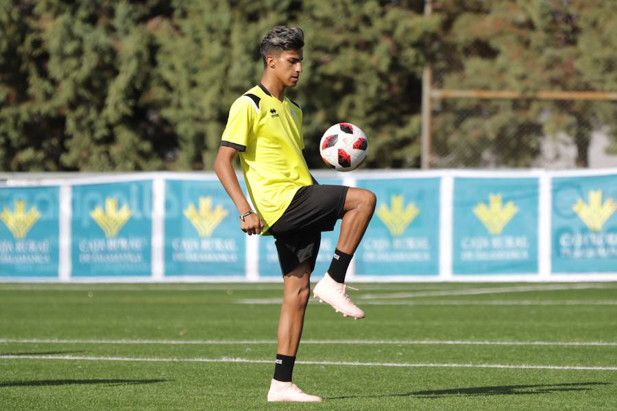 El concurso para que jóvenes jugadores intenten ganarse un hueco en el fútbol semiprofesional ha arrancado hoy en Salamanca.