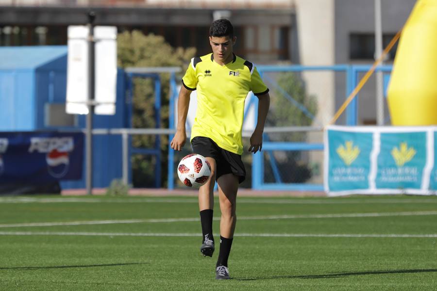 El concurso para que jóvenes jugadores intenten ganarse un hueco en el fútbol semiprofesional ha arrancado hoy en Salamanca.