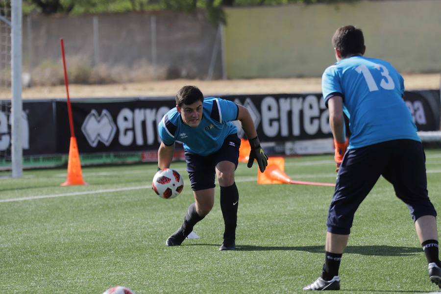 El concurso para que jóvenes jugadores intenten ganarse un hueco en el fútbol semiprofesional ha arrancado hoy en Salamanca.