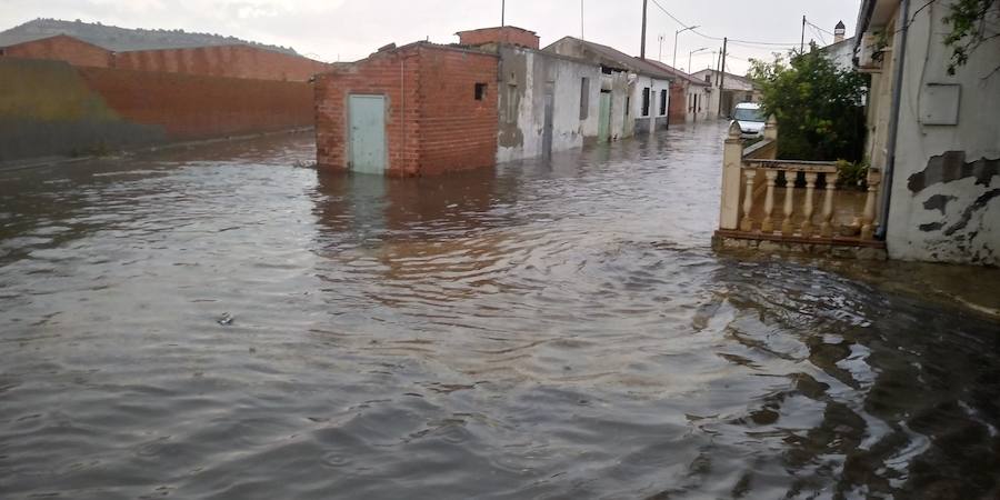 Imágenes de las inundaciones ocurridas hoy en Pedrajas de San Esteban