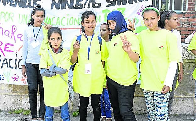Algunas de las niñas saharauis que pasarán el verano en Valladolid y sus pueblos.