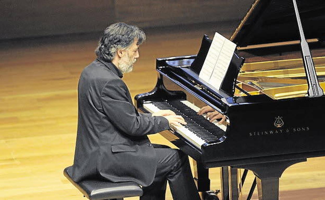 El pianista y compositor Fernández Magdaleno. 