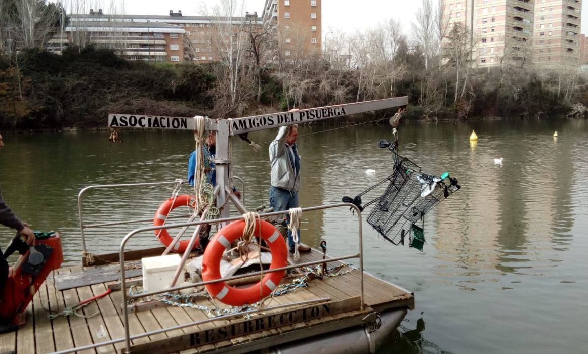 Fotos: Estos son los objetos extraídos por los amigos del Pisuerga