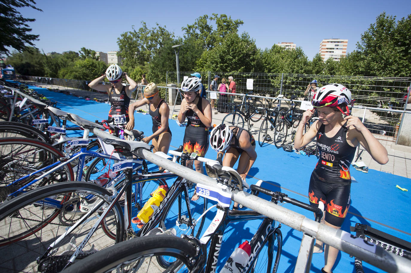 El recorrido contaba con 750 metros de natación, 20 kilómetros de ciclismo y 5 kilómetros de carrera.