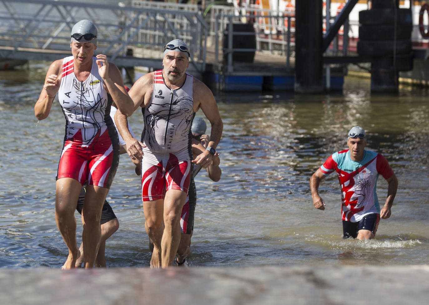 El recorrido contaba con 750 metros de natación, 20 kilómetros de ciclismo y 5 kilómetros de carrera.