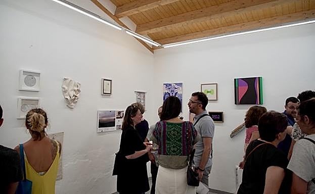 Imagen principal - Exposición 'Picnic' en el centro de creación contemporánea Nexo990, el antiguo matadero municipal de Monzón de Campos rehabilitado. 