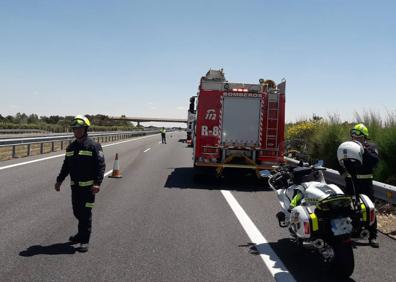 Imagen secundaria 1 - Un accidente por alcance entre un turismo y un camión se salda con cuatro trasladados al Hospital de Palencia