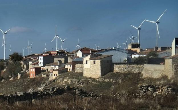 Aerogeneradores instalados en el municipio vallisoletano de Peñaflor de Hornija. 