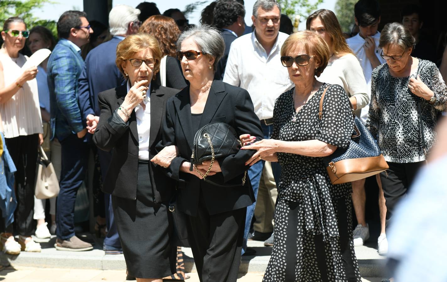 Decenas de personas han abarrotado la capilla del tanatorio de las Contiendas para despedirse de la secretaria del Colegio de Abogados de Valladolid