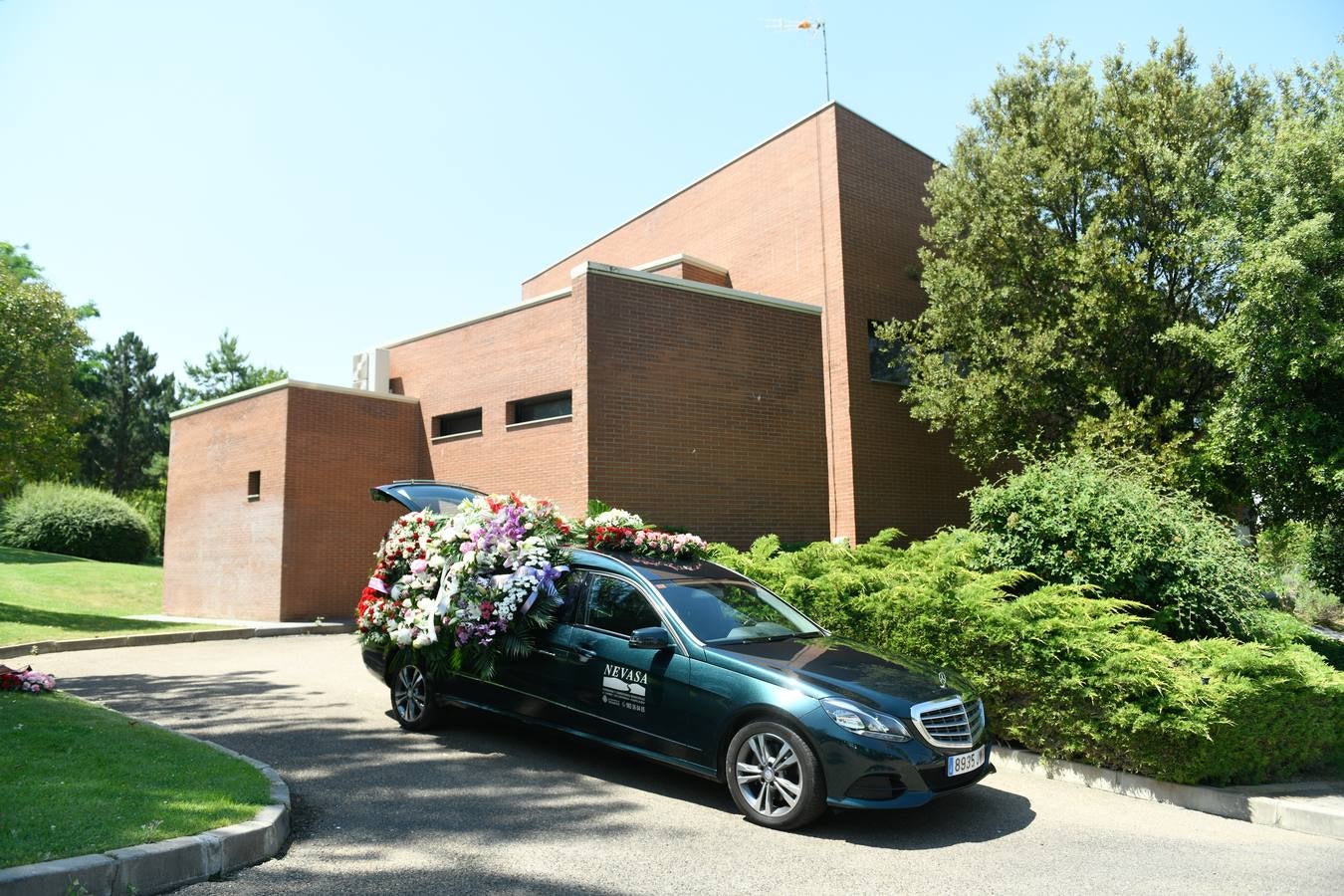 Decenas de personas han abarrotado la capilla del tanatorio de las Contiendas para despedirse de la secretaria del Colegio de Abogados de Valladolid