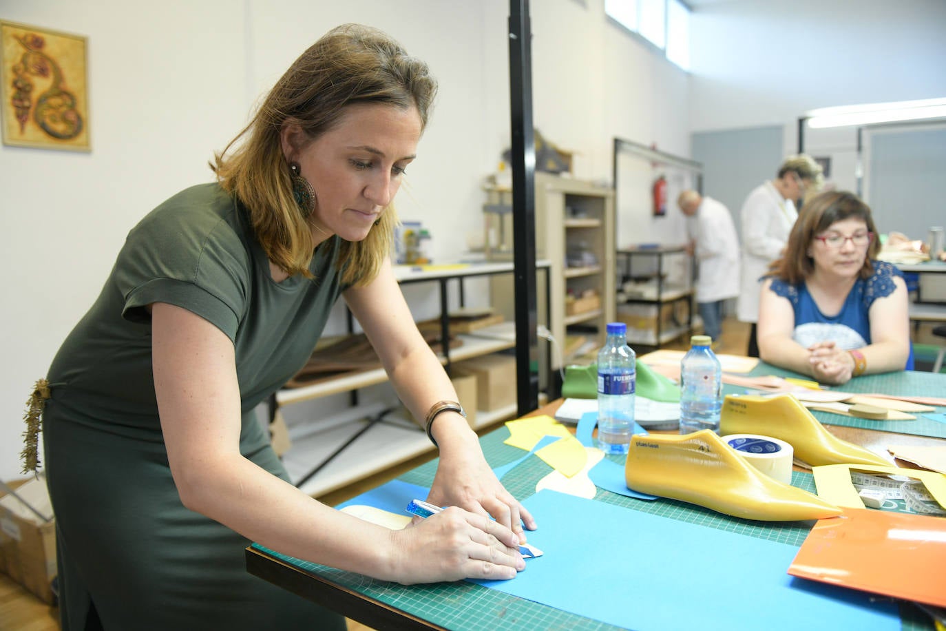 Imágenes del curso de elaboración artesana de un par de zapatos impartido por Rocío Mozo en el Centro Regional de Artesanía de Castilla y León.
