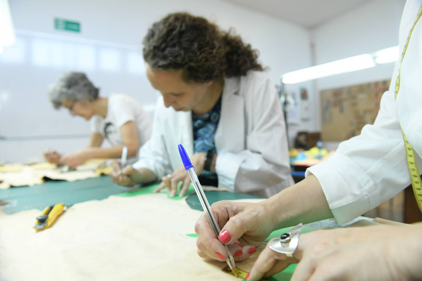 Imágenes del curso de elaboración artesana de un par de zapatos impartido por Rocío Mozo en el Centro Regional de Artesanía de Castilla y León.