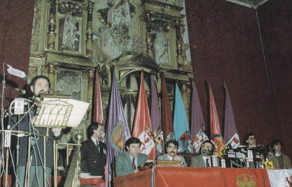 Imagen principal - Demetrio Madrid, en 1983, en el Monasterio de las Claras. José Constantino Nalda, en 1986. Y José María Aznar, en su discurso de investidura en 1987