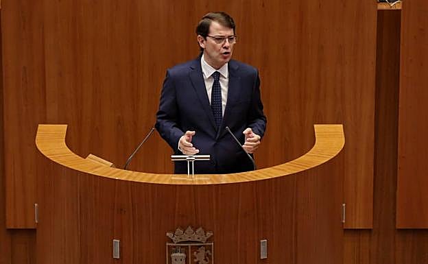 Alfonso Fernández Mañueco, en las Cortes de Castilla y León.
