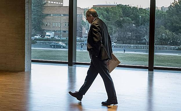 Juan Vicente Herrera, en una imagen reciente, en el vestíbulo de entrada al hemiciclo de las Cortes.