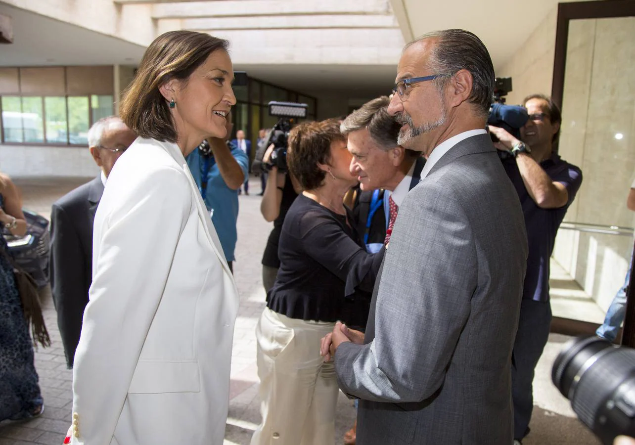 Cerca de trescientos invitados acompañan al nuevo presidente de la Junta de Castilla y León en «uno de los dos momentos más importantes de mi trayectoria política»