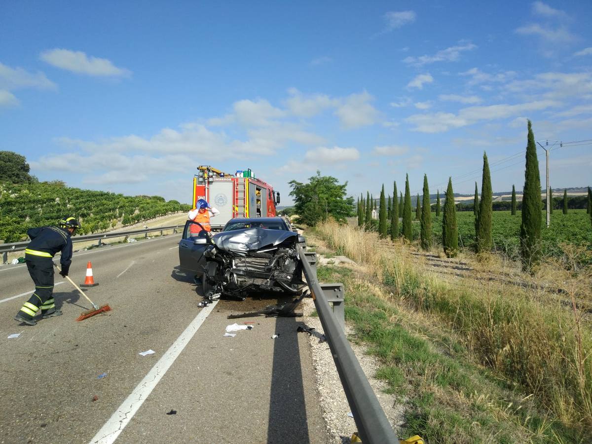 Fotos: Tres heridos en una accidente de tráfico en la carretera N-122 en Valladolid