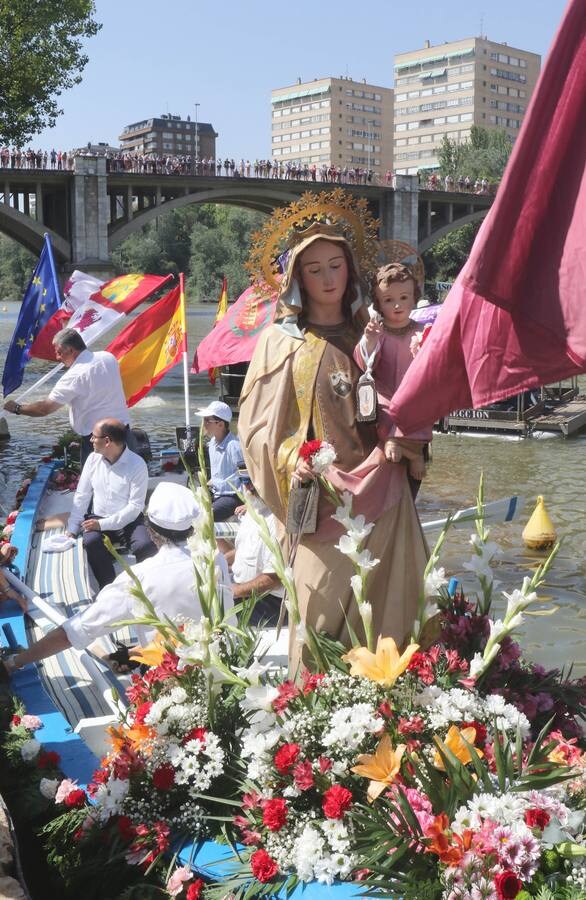 Procesión fluvial de la Virgen del Carmen en Valladolid