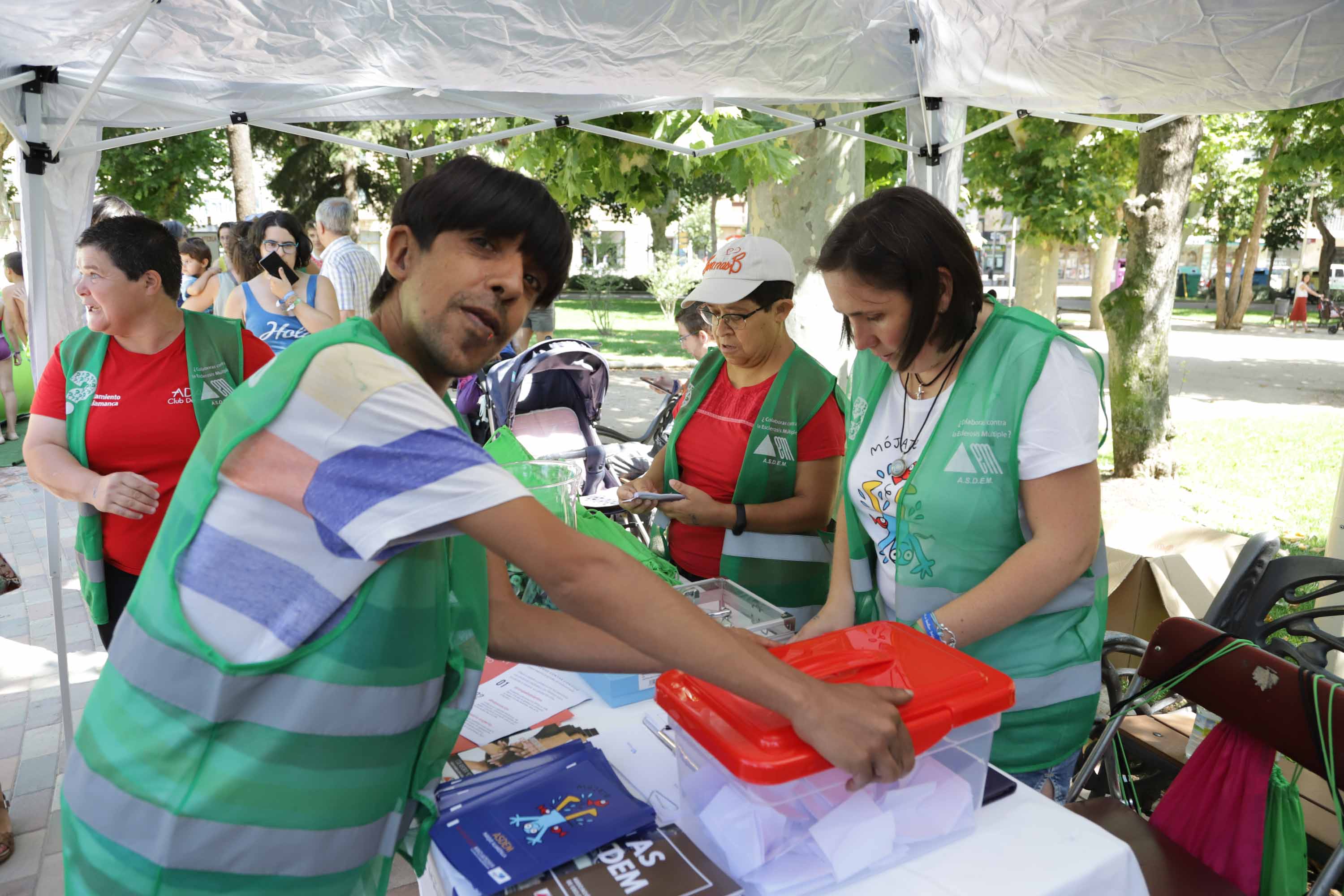 Fotos: Campaña &#039;Mójate por la esclerosis&#039; en Salamanca