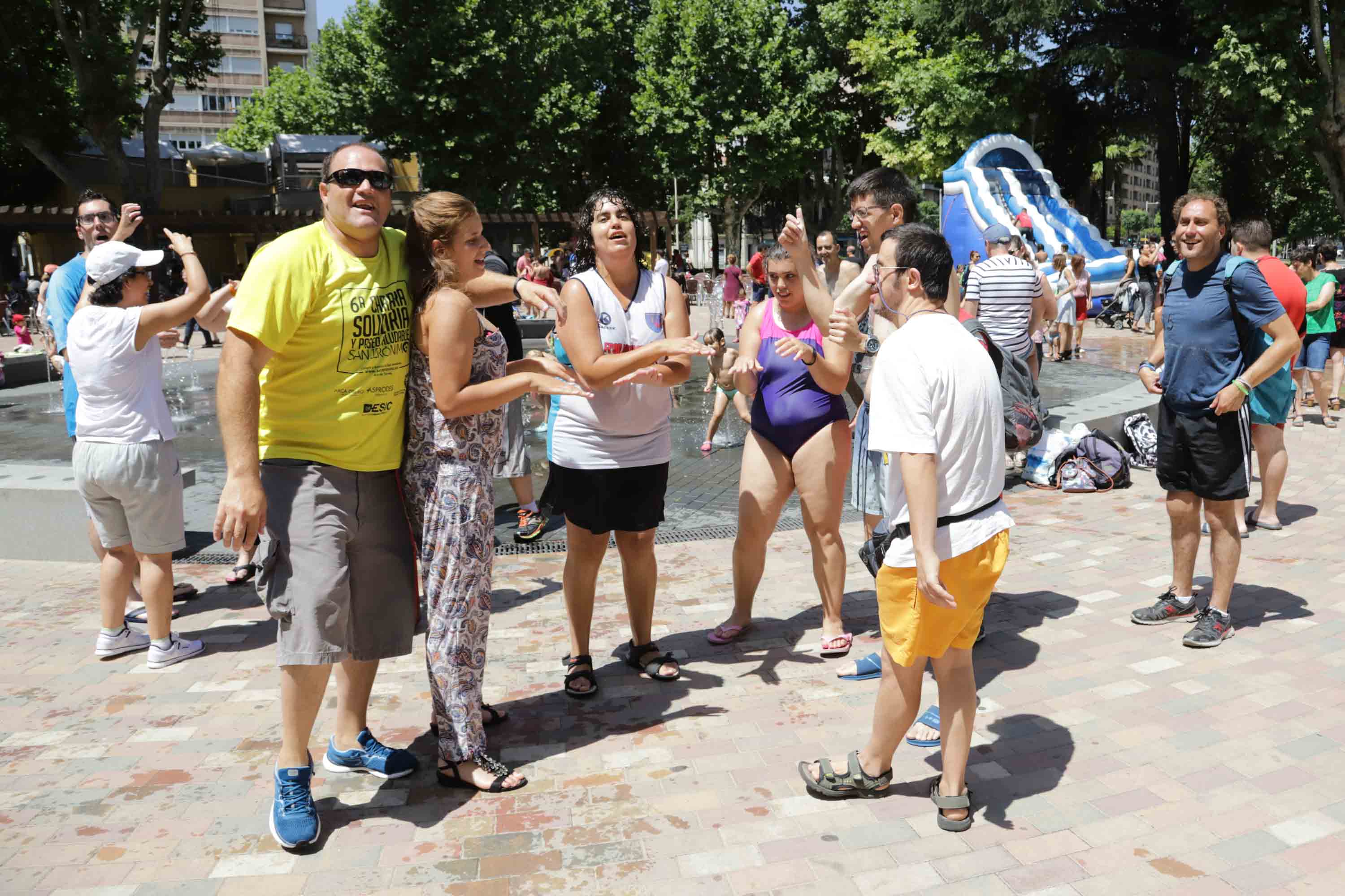 Fotos: Campaña &#039;Mójate por la esclerosis&#039; en Salamanca