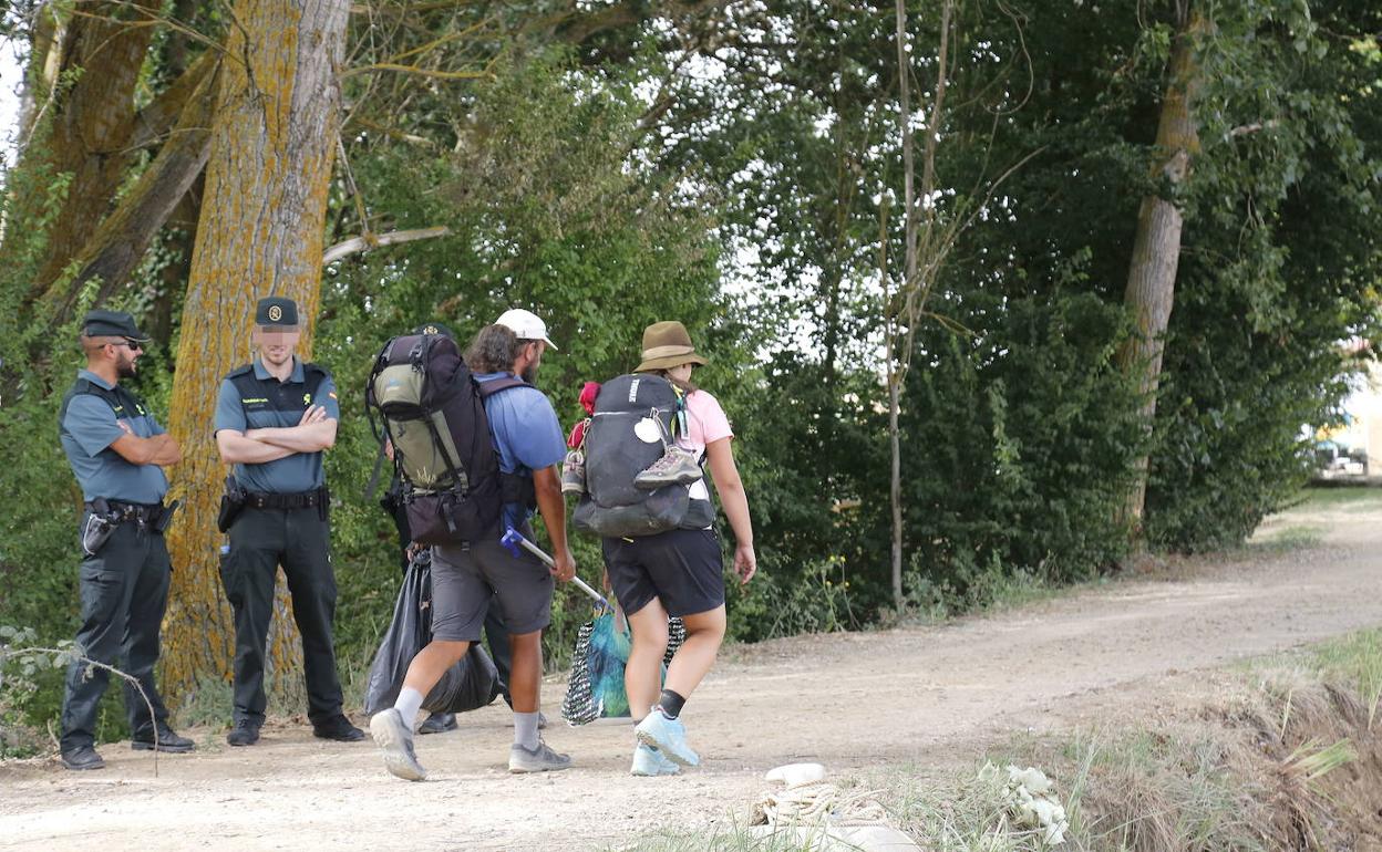 Peregrinos a la altura de Frómista. 