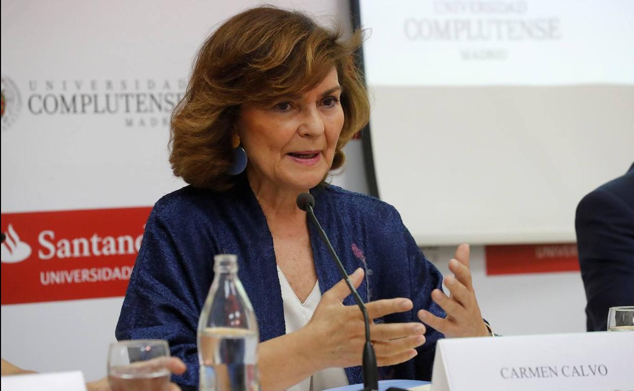 Carmen Calvo imparte una conferencia sobre feminismo en la Universidad Complutense