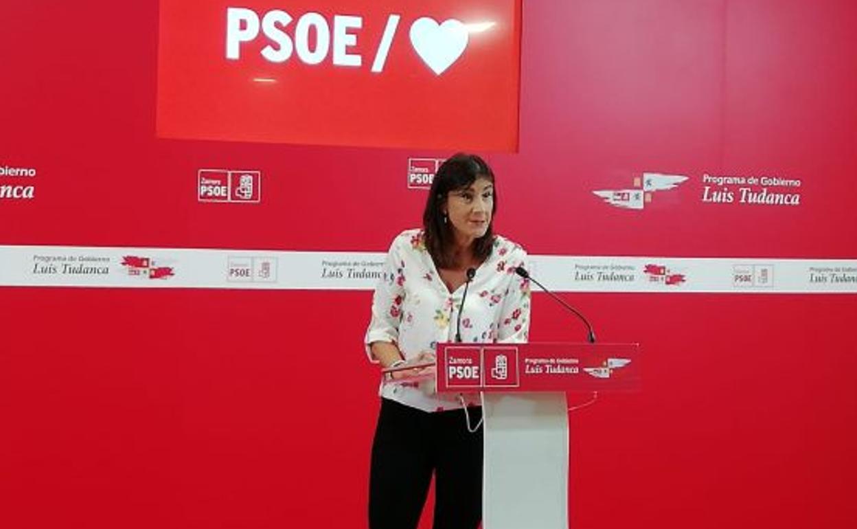 La secretaria de Organización del PSOE de Castilla y León, Ana Sánchez, en la sede del PSOE de Zamora.