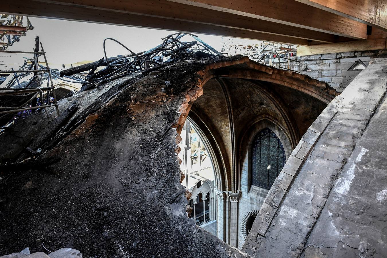 Han pasado tres meses del devastador incendio que en abril arrasaba parte de la cubierta de la catedral parisina y destruía su icónica aguja | Las obras de restauración deberán concluir en un plazo de cinco años, aunque, de momento, las tareas se centran en limpiar y consolidar la estructura