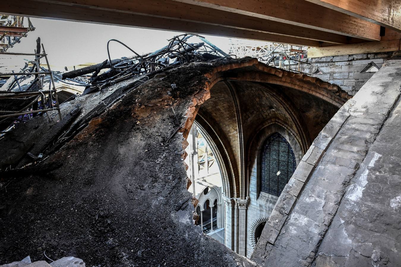 Han pasado tres meses del devastador incendio que en abril arrasaba parte de la cubierta de la catedral parisina y destruía su icónica aguja | Las obras de restauración deberán concluir en un plazo de cinco años, aunque, de momento, las tareas se centran en limpiar y consolidar la estructura