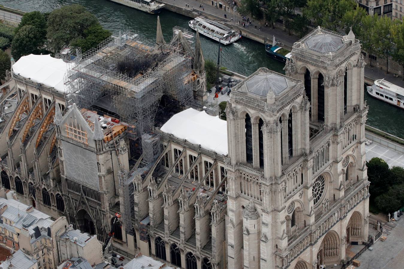 Han pasado tres meses del devastador incendio que en abril arrasaba parte de la cubierta de la catedral parisina y destruía su icónica aguja | Las obras de restauración deberán concluir en un plazo de cinco años, aunque, de momento, las tareas se centran en limpiar y consolidar la estructura