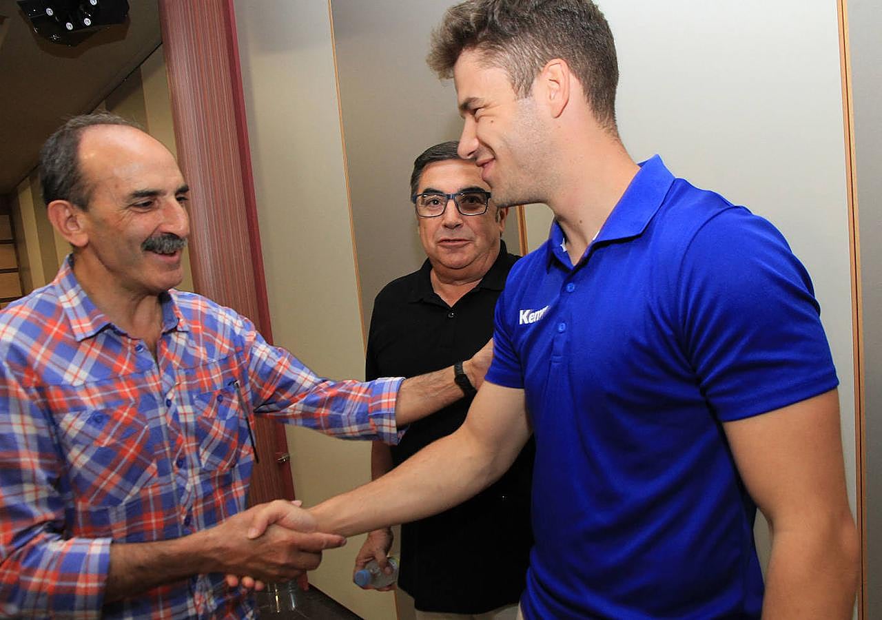 Fotos: Presentación de Rodrigo Pérez Arce en Nava de la Asunción