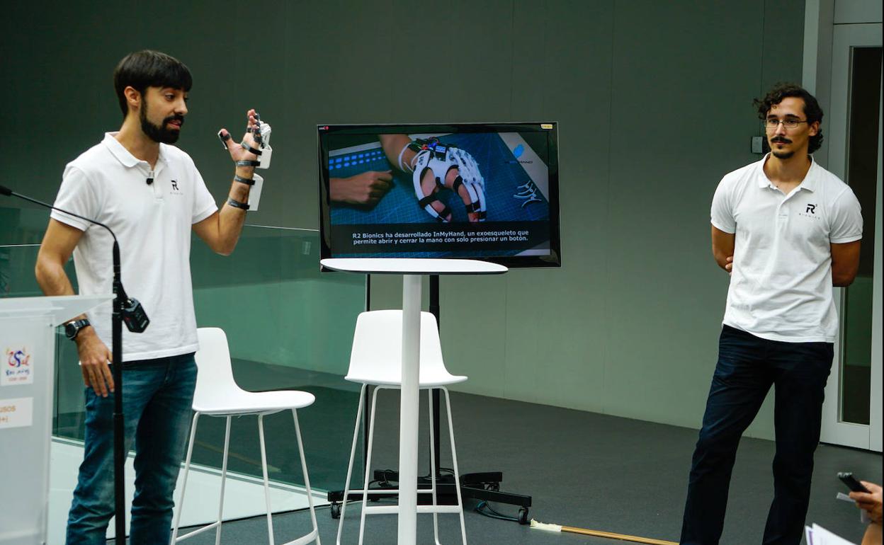 Presentación del exoesqueleto biónico con motivo de la firma del convenio entre la USAL y Telefónica.