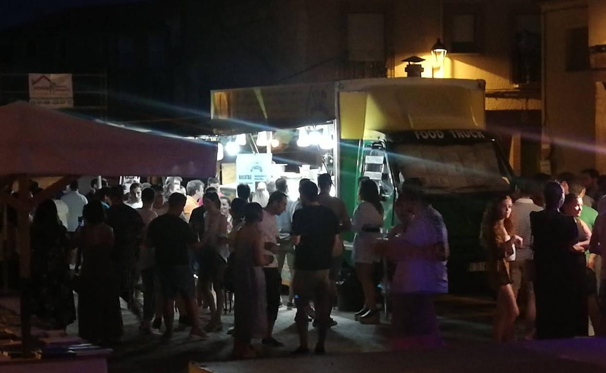 Rioseco celebra la feria gastronómica y cultural Food Truck con la novedad del pincho de lechazo