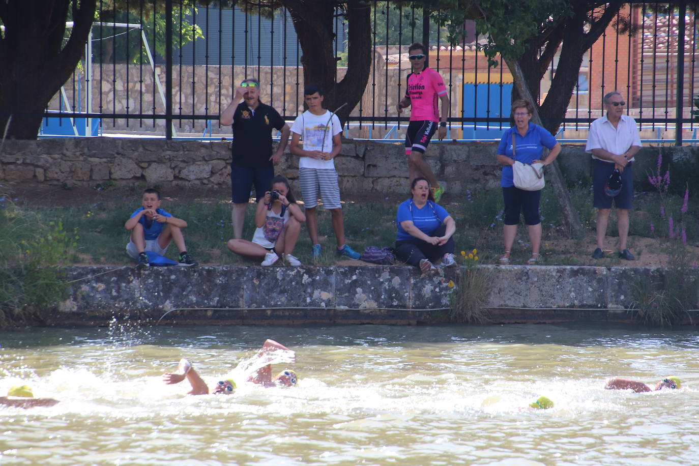 Los recorridos de natación, ciclismo y carrera a pie han discurrido exclusivamente por los caminos de sirga y las aguas de esta infraestructura simbólica de Tierra de Campos