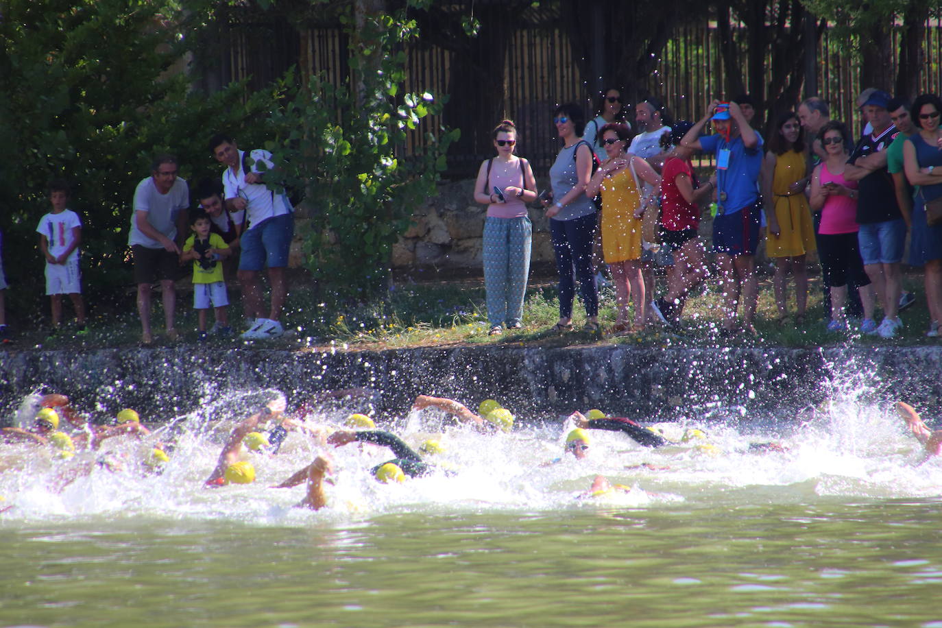 Los recorridos de natación, ciclismo y carrera a pie han discurrido exclusivamente por los caminos de sirga y las aguas de esta infraestructura simbólica de Tierra de Campos