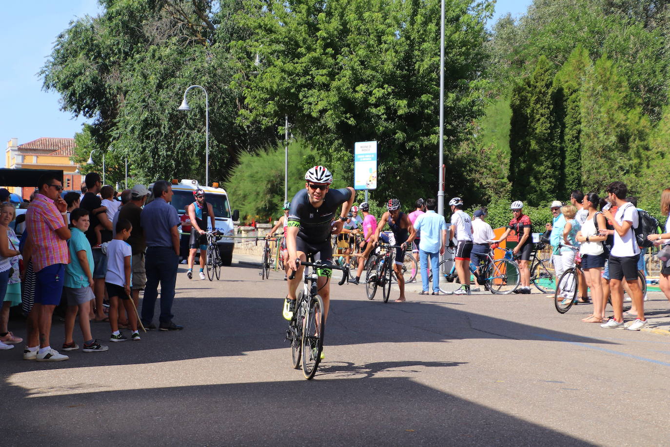 Los recorridos de natación, ciclismo y carrera a pie han discurrido exclusivamente por los caminos de sirga y las aguas de esta infraestructura simbólica de Tierra de Campos