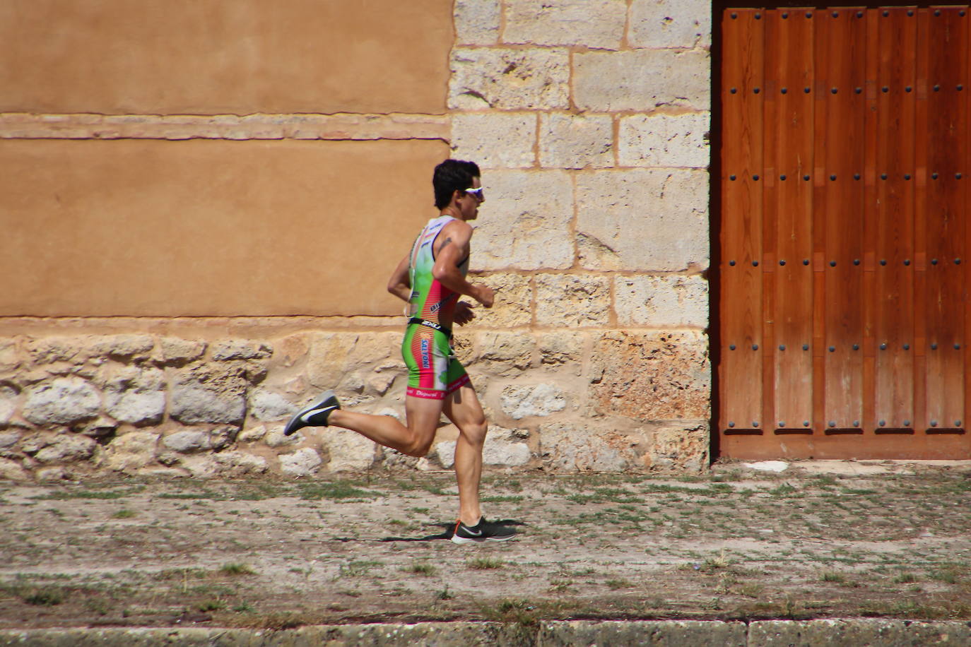 Los recorridos de natación, ciclismo y carrera a pie han discurrido exclusivamente por los caminos de sirga y las aguas de esta infraestructura simbólica de Tierra de Campos