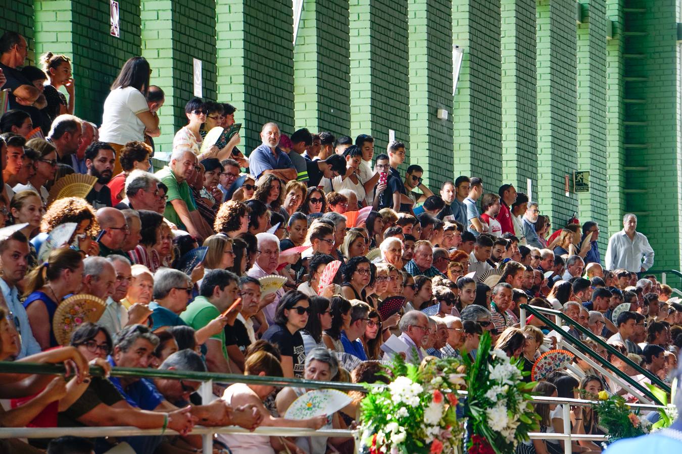 Los jóvenes regresaban de las fiestas del municipio de Santa Inés, dentro de la pedanía de Galisancho | El pabellón municipal de deportes del municipio acogió desde primera hora de la tarde del domingo la capilla ardiente con los féretros de las víctimas